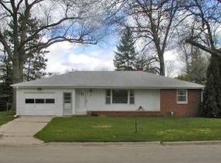 1574 Forest Gln, Green Bay, WI 54304