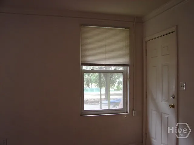 1208 E Victory Dr #2 — Photo 3