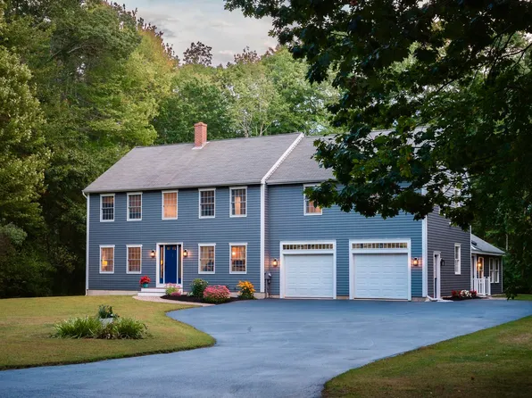 8 Constitution Road, Kennebunk, ME 04043