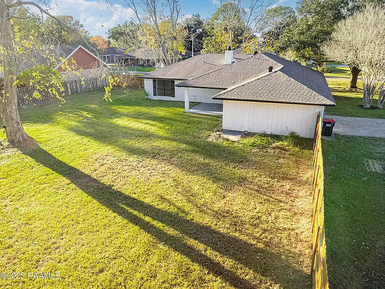 101 Van Dyke Ct — Photo 34