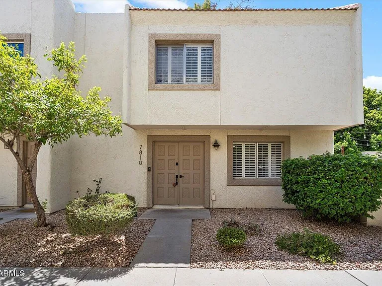7810 E Keim Dr — Photo 2