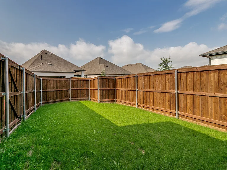1212 Carnation Dr — Photo 24