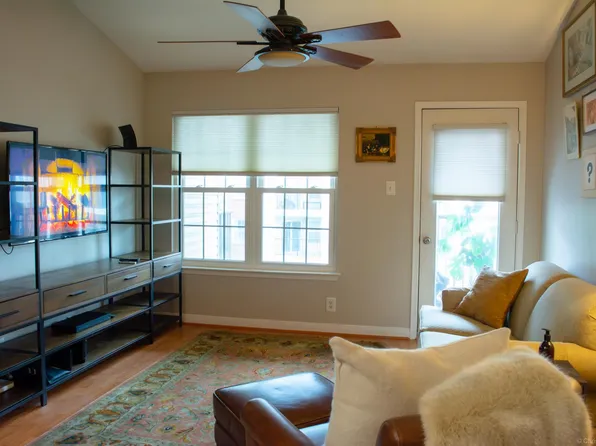 3310 Wyndham Cir APT 312, Alexandria, VA 22302