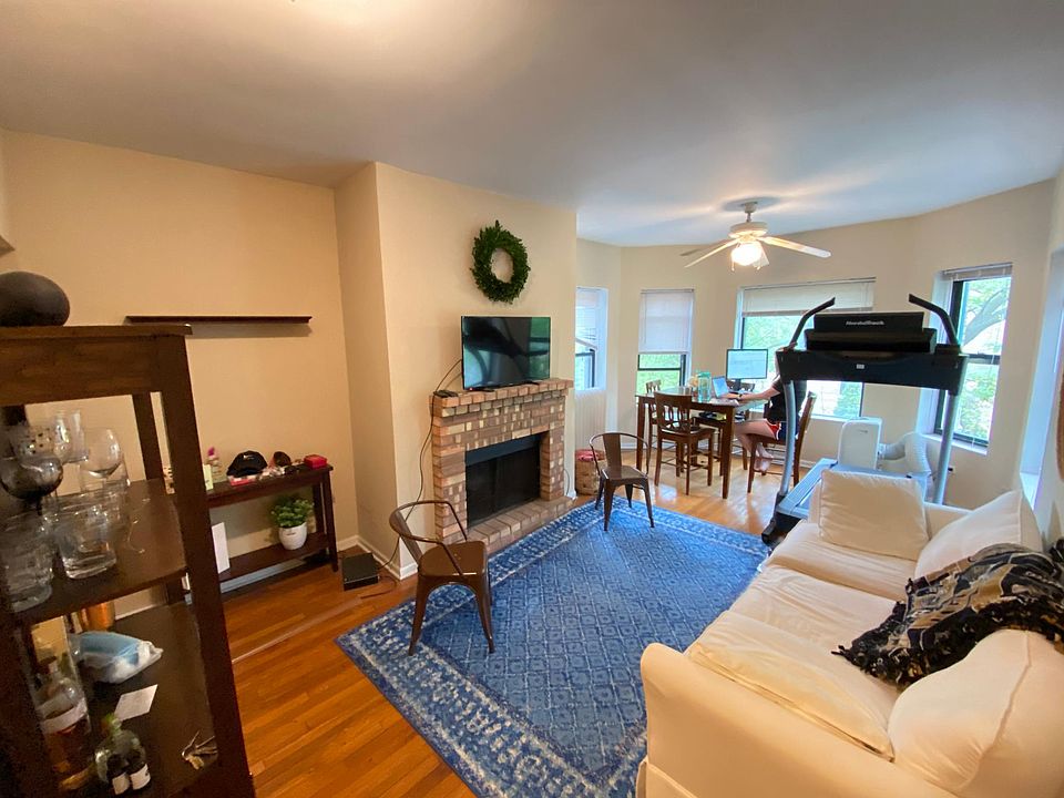 1st image of 685 W Wrightwood Ave APT 2