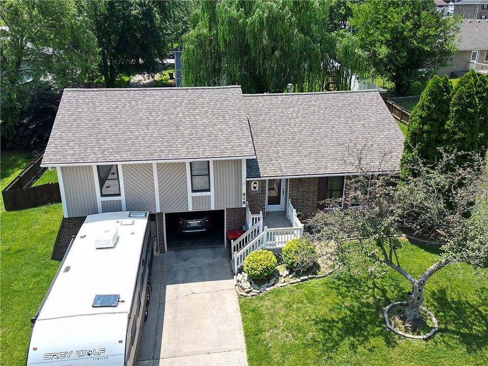 2nd image of 618 Foster Ln
