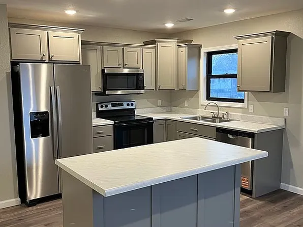 17 N Herren Ave, Ellsinore, MO 63937