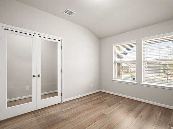 5th image of 1270 Meyers Meadow