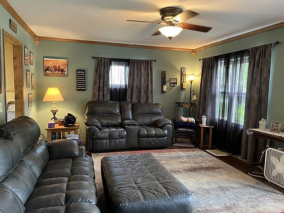 3rd image of 1305 Douglas Dr