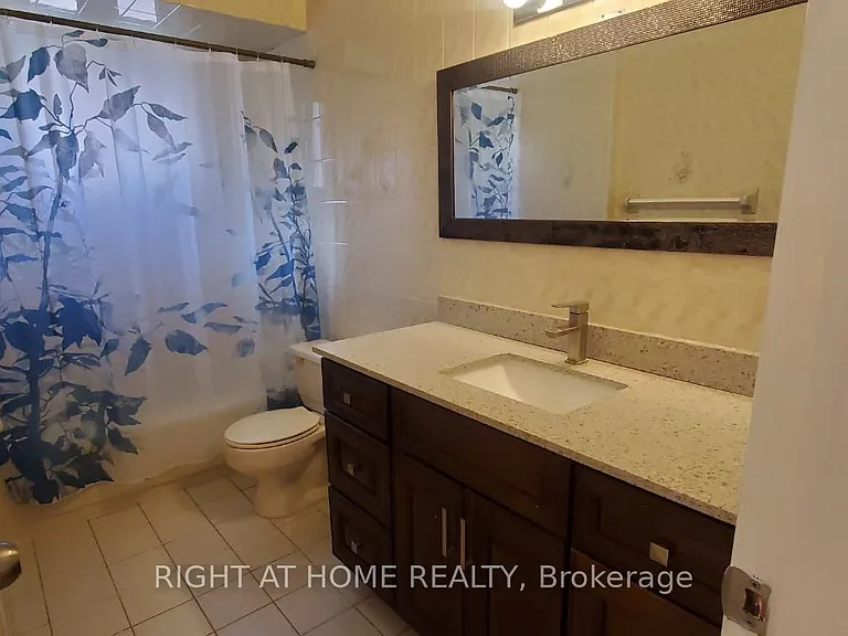 2406 Poplar Cres — Photo 19