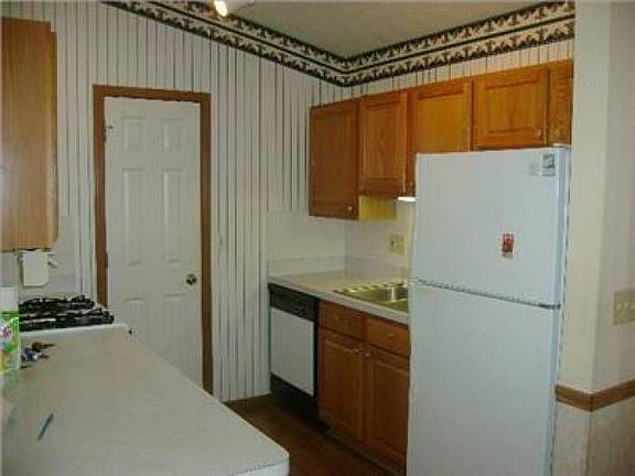 3rd image of 2706 Shakespeare Ln