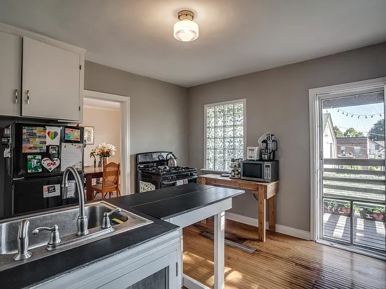 2510 Buchanan St NE — Photo 4