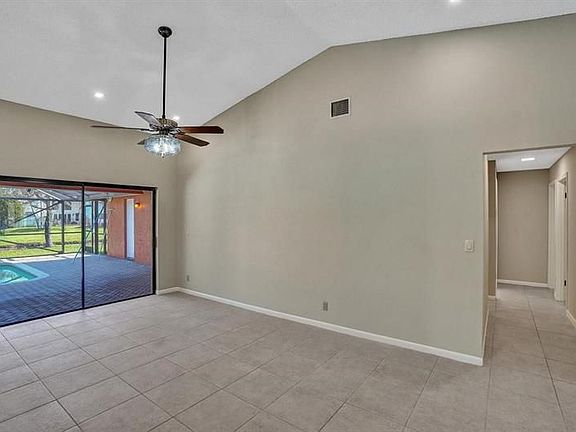 5th image of 10966 NW 14th St