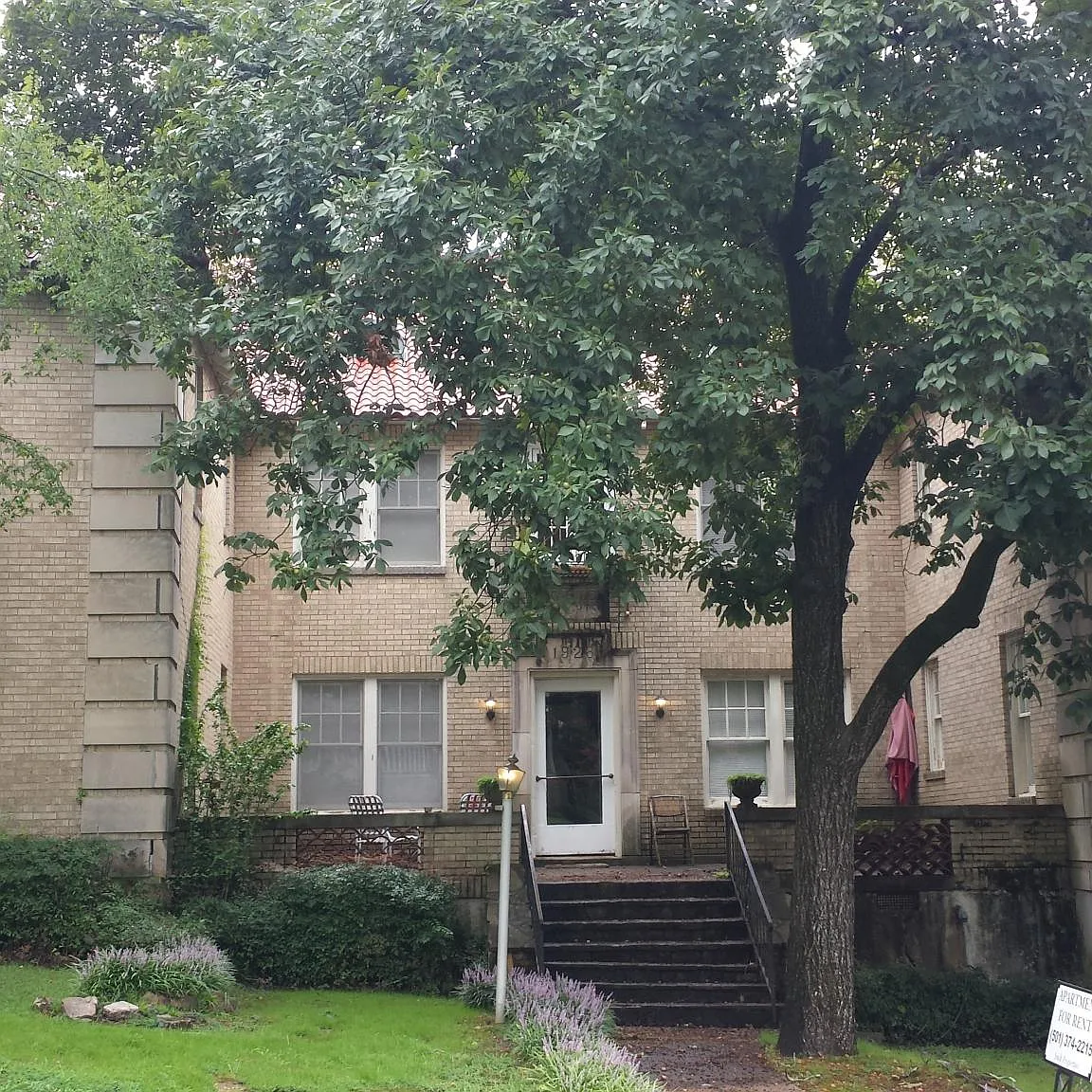 711 Ash St — Photo 1