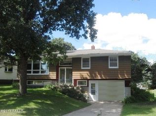 17 N Court St, Morris, MN 56267
