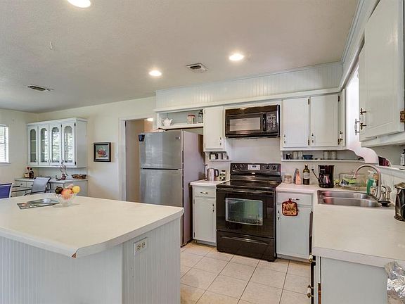 5th image of 805 Spanish Trail Dr