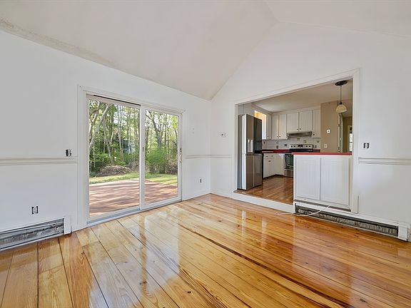 5th image of 40 Longwater Dr
