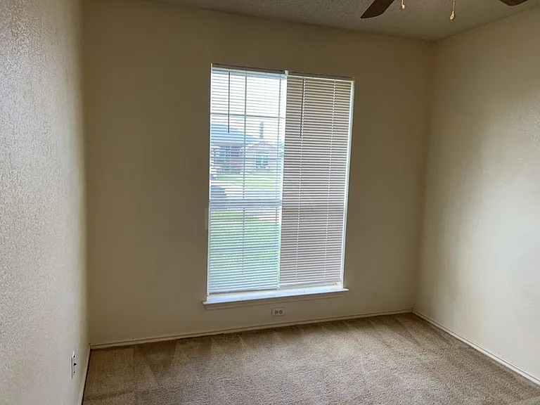 4203 Bluestem Ln — Photo 9
