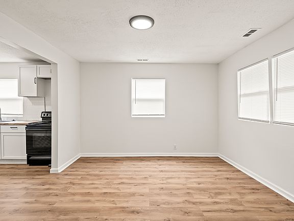 3rd image of 2941 Stuart St