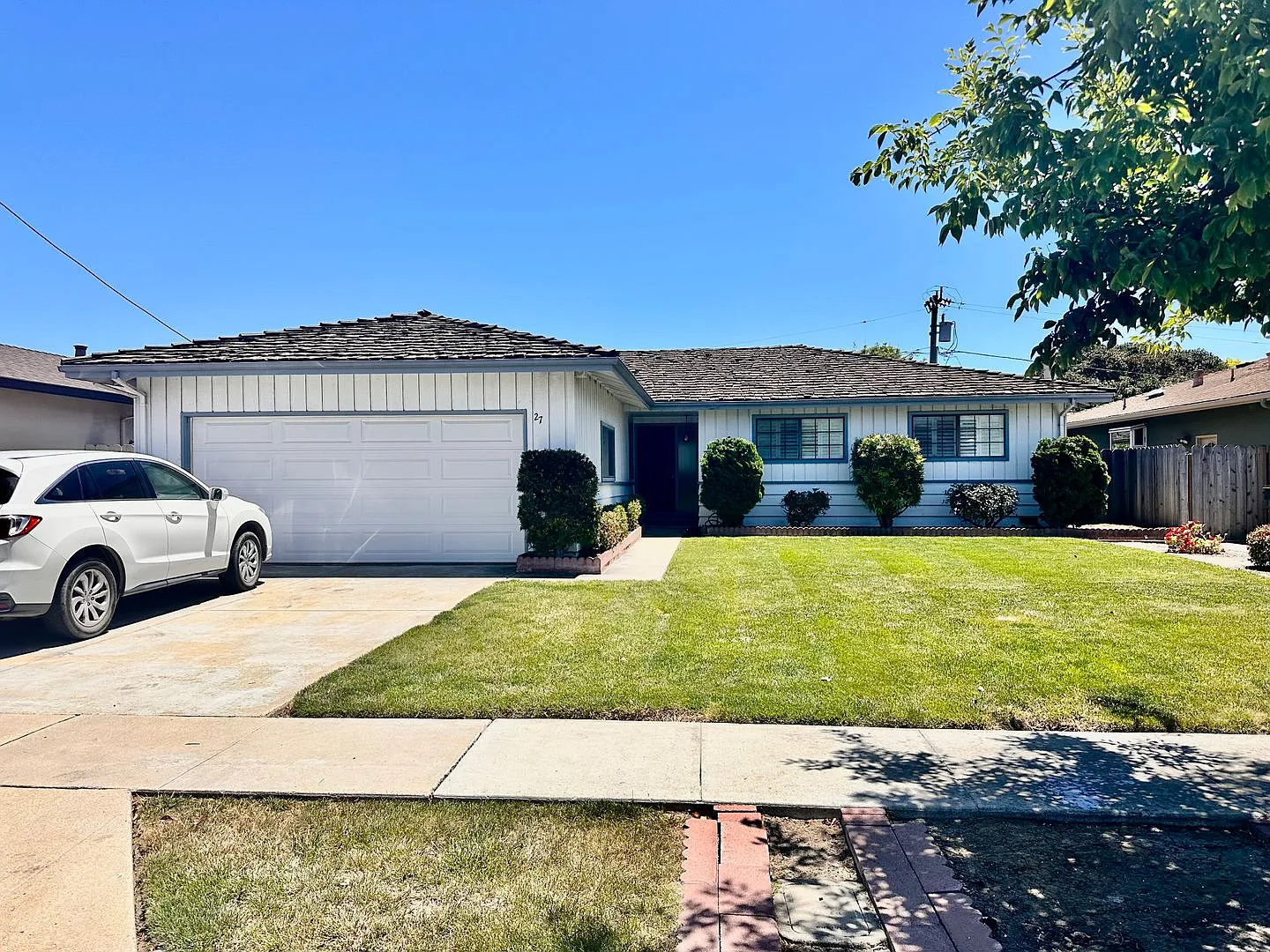 Available Now! Spacious 3 Bed 2 Bath Home In South Salinas! — Photo 1