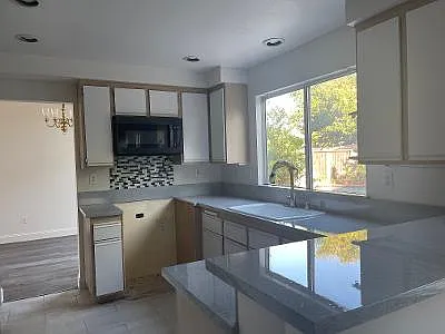 5 bed, 3.5 bath, 2186 sqft, $3,999 — Photo 1