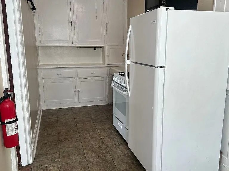 47 Parsons Ave — Photo 5