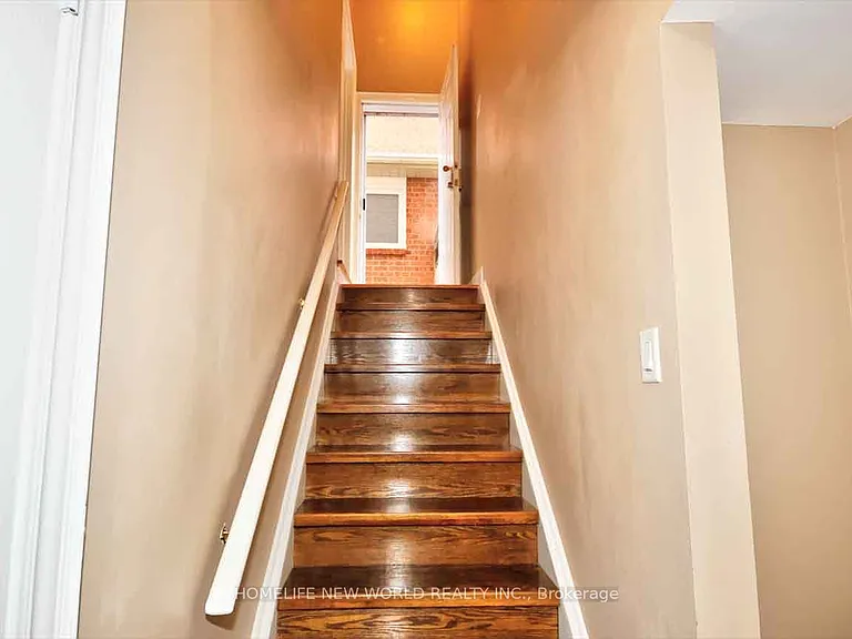 6 Mirrow Ct E — Photo 3