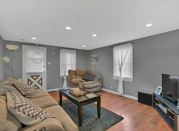 4th image of 4912 Heege Rd