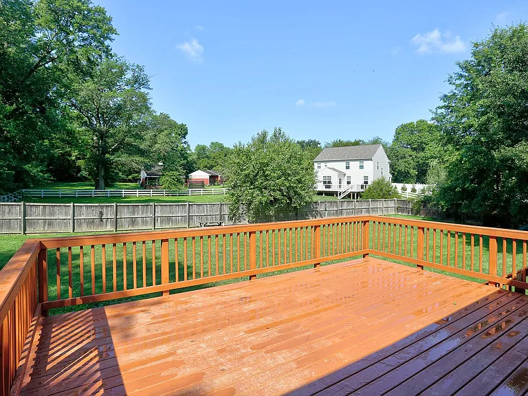 1735 Maple Ave — Photo 25