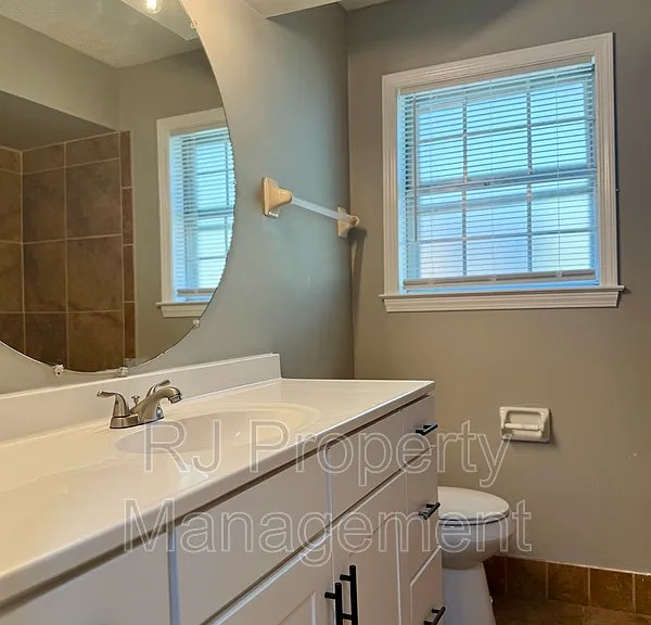 4521 Stony Point Dr — Photo 19