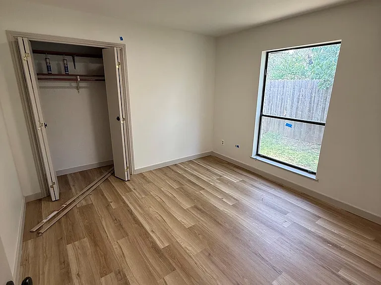 1009 Swallow Dr — Photo 9