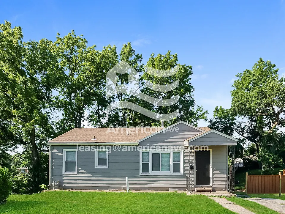 1535 Waverly Ave