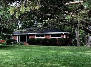 14600 W Woodland Dr, New Berlin, WI 53151