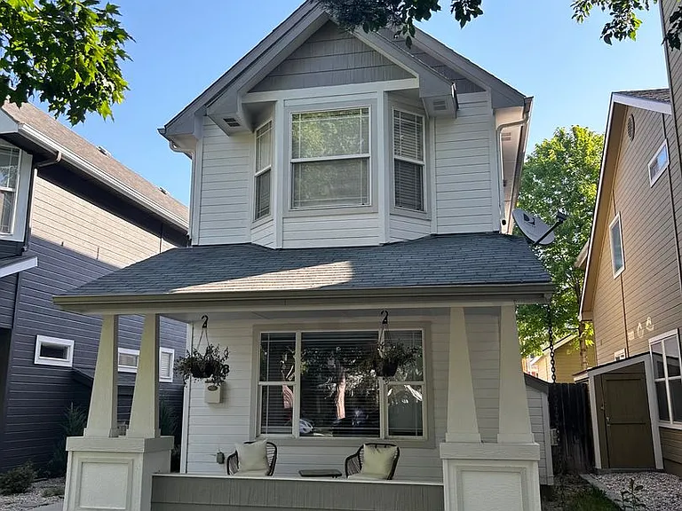 1218 E Franklin St — Photo 1