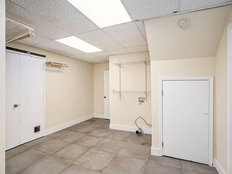 1990 Kinridge Rd #BASEMENT — Photo 7