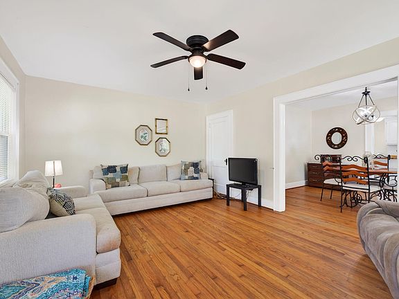 5th image of 213 N Walnut St