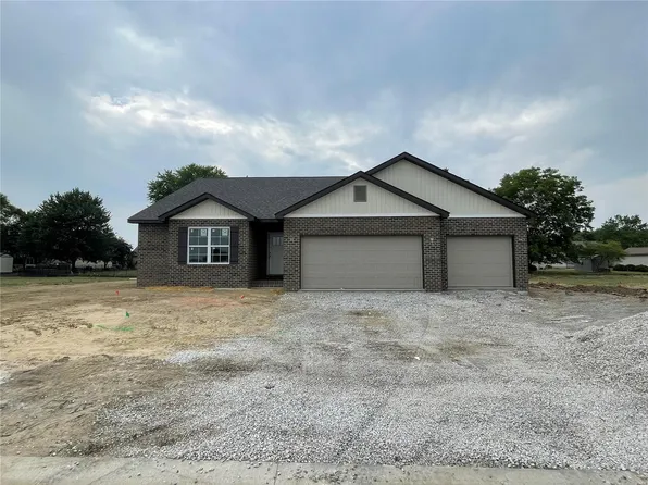 1121 Menominee Trl, Mascoutah, IL 62258