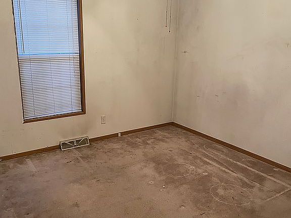 4th image of 2411 Griffin Ln