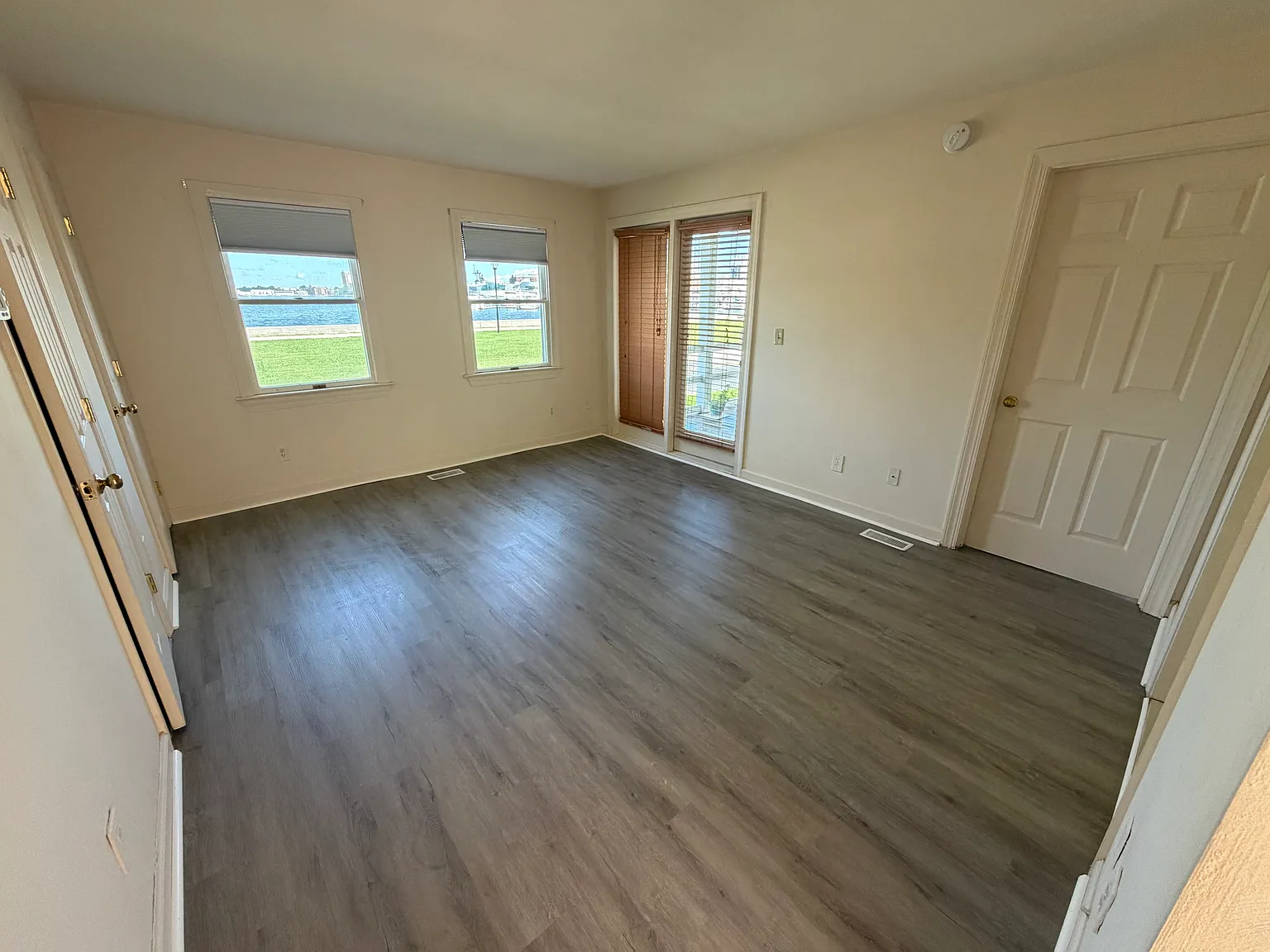 1 bed, 1000 sqft, $1,499 — Photo 3