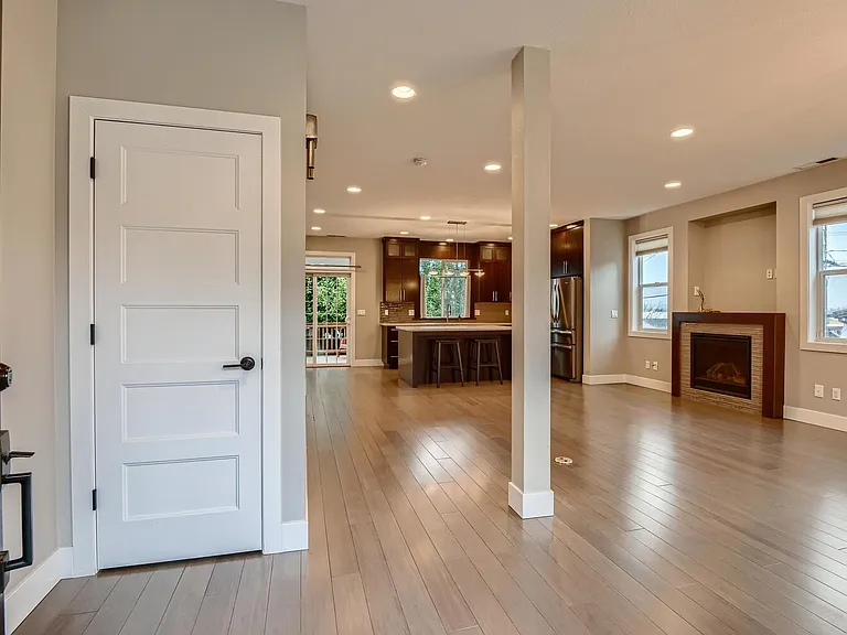 1225 NE Holland St — Photo 1