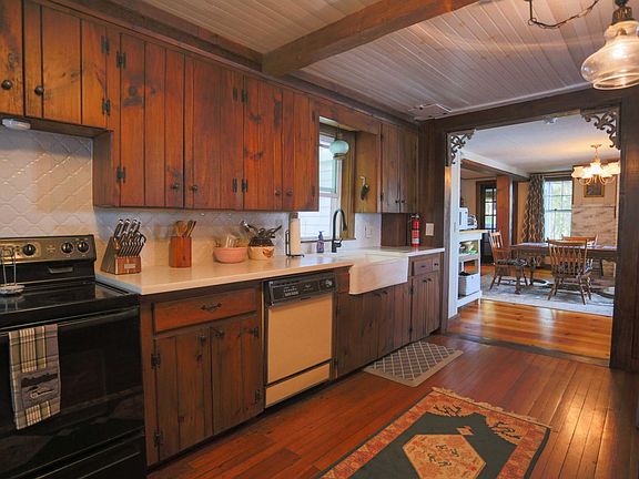 4th image of 10 S Heritage Woods Ln