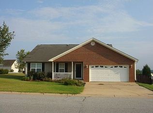 1 Kingfisher Dr, Simpsonville, SC 29680
