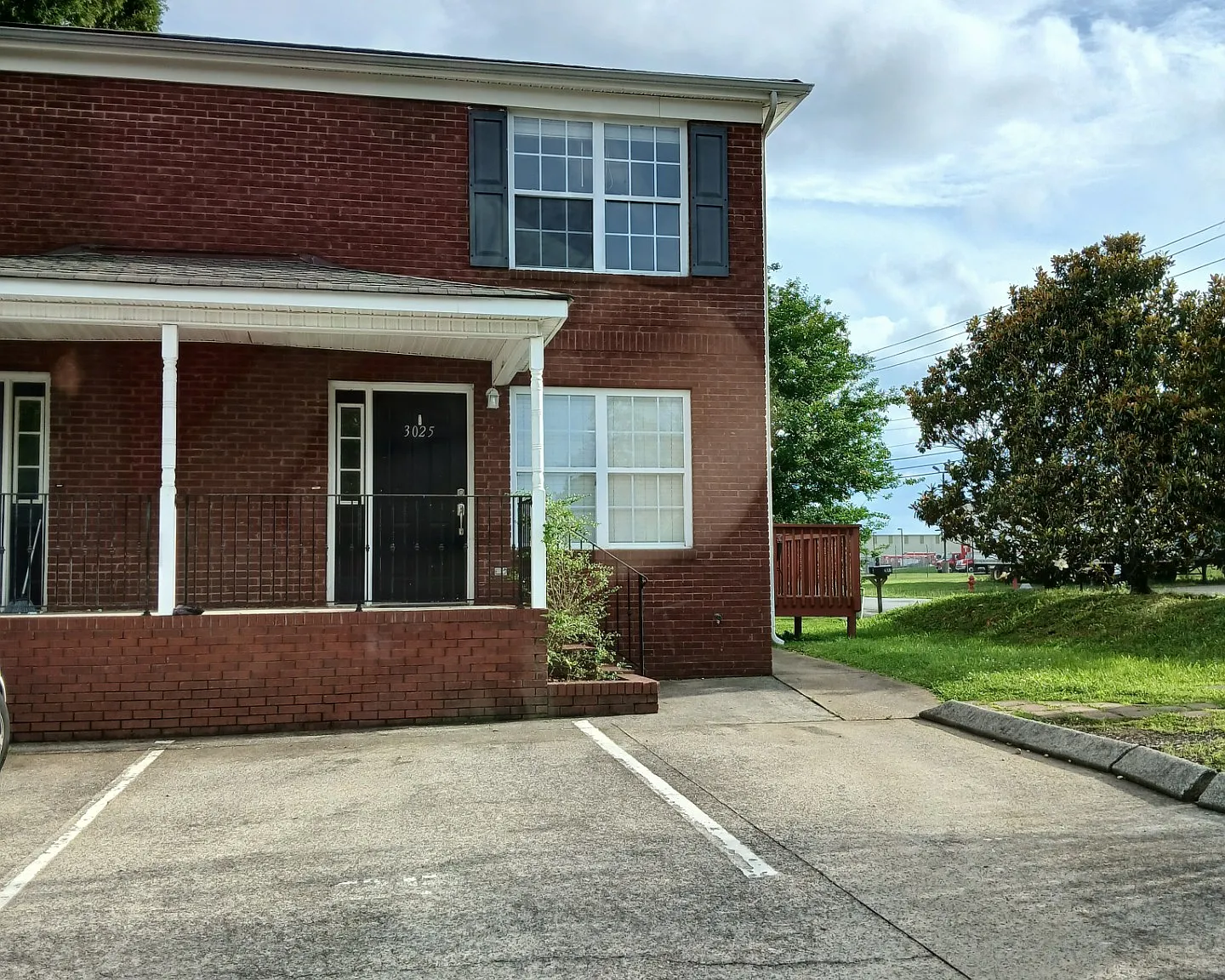 3 bed, 2.5 bath, $1,500 — Photo 1