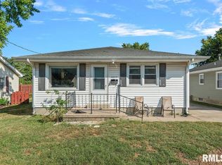 2219 E Enterprise St, Grandview, IL 62702