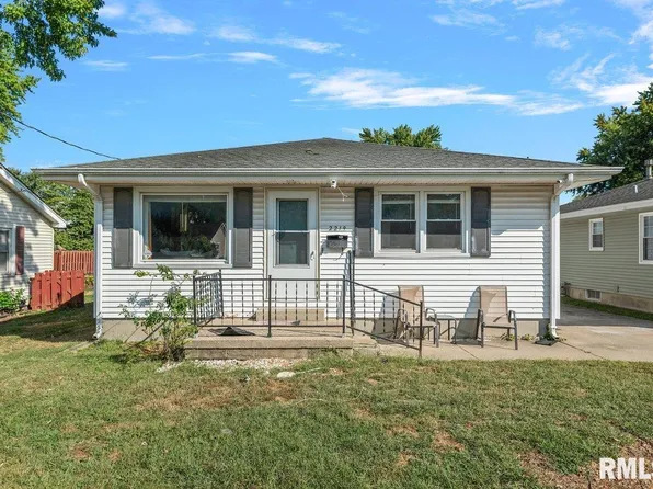 2219 E Enterprise St, Grandview, IL 62702