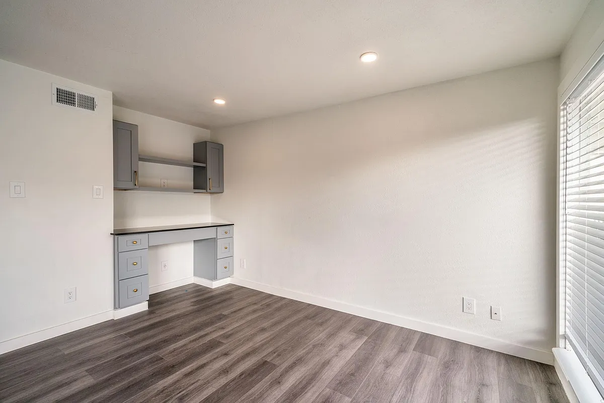 Building Photo - 1309 Blair St #6