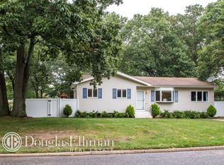 1 Willoughby St, Port Jefferson Station, NY 11776