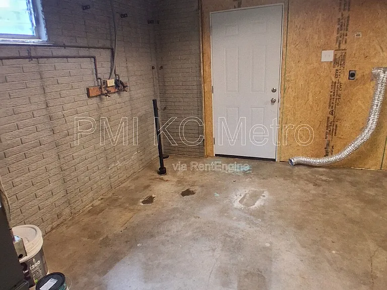 5623 NE 51st St — Photo 27