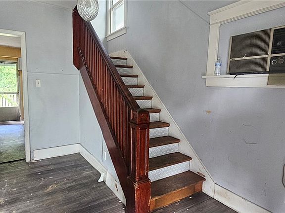 2nd image of 415 & 417 E Lutton St