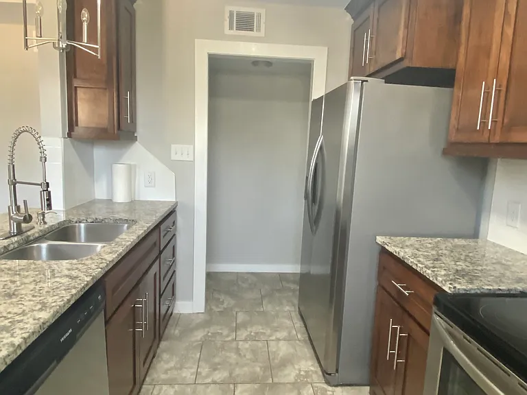 6824 NW Willow Springs Dr — Photo 9