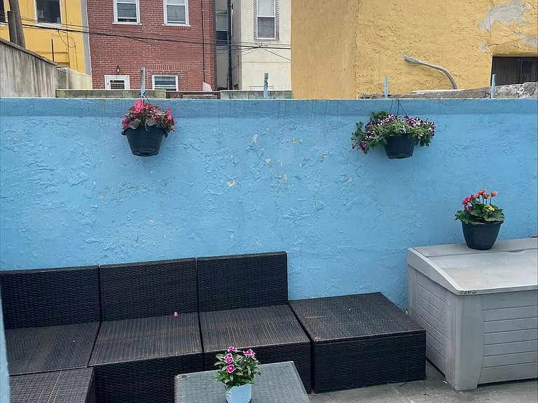 1006 Montrose St — Photo 26